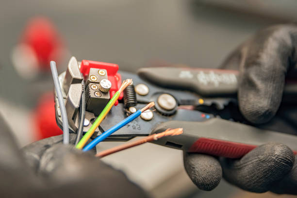 Best Affordable Electrician  in Alderwood Manor, WA